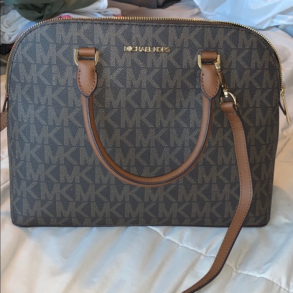 Micheal kors purse